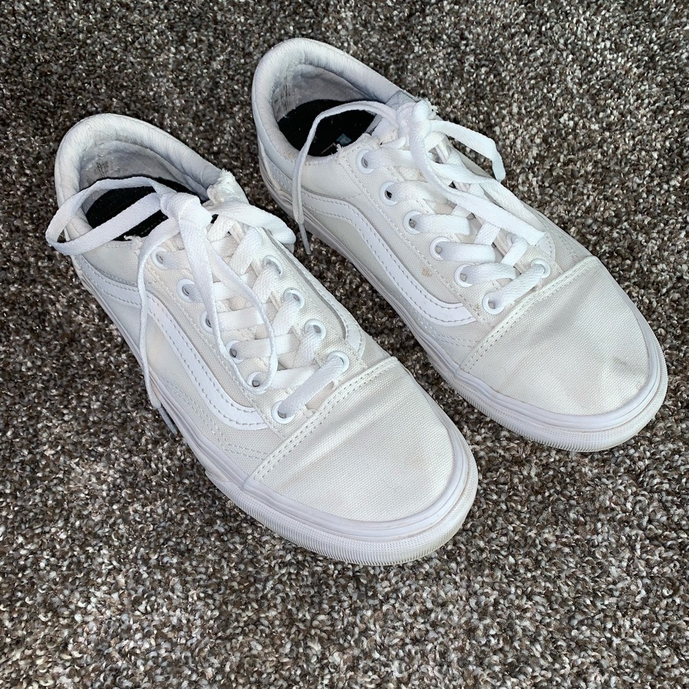 Vans oldskool white sneakers